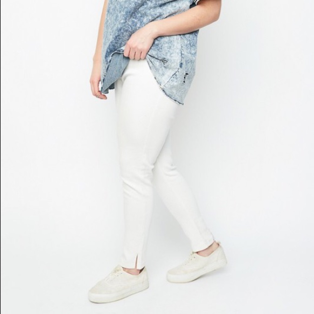 Plus Size White Pull On Pants Jeggings